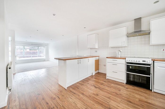 2 Bedroom Flat To Rent In Barnes Lane, Sarisbury Green, Southampton, Hampshire, SO31
