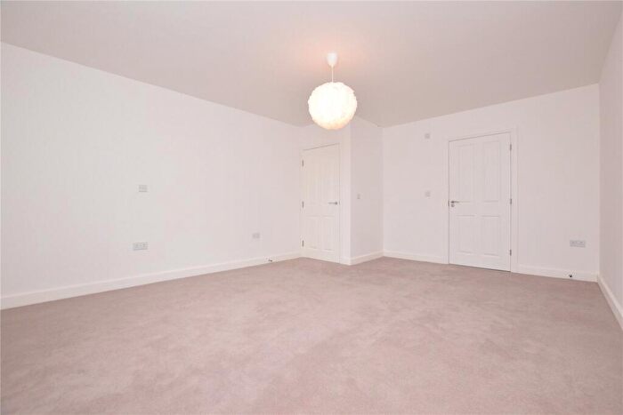4 Bedroom Town House To Rent In Bobbin Row, Leeds, West Yorkshire, LS12