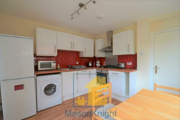 4 Bedroom End Of Terrace House To Rent In Gristhorpe Rd, Selly Oak. -mins Walk To University Of Birmingham, B29