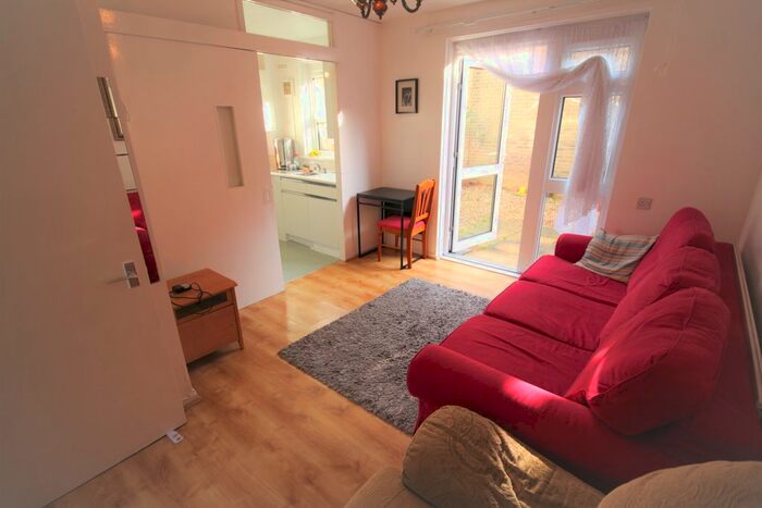 1 Bedroom Flat To Rent In Phil Brown Place, London, SW8