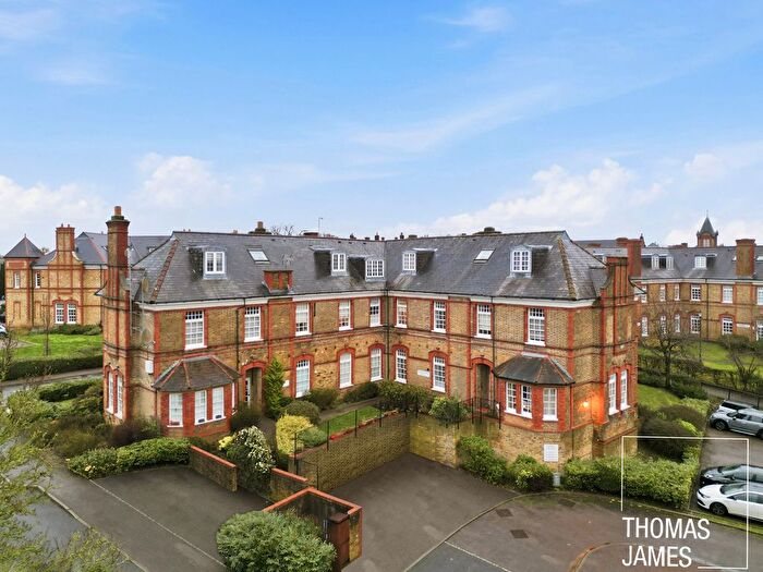 2 Bedroom Flat For Sale In Banting Drive, Winchmore Hill, N21