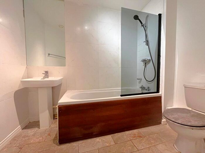 1 Bedroom Flat For Sale In Halcyon Close, Oxshott, Leatherhead, Surrey, KT22