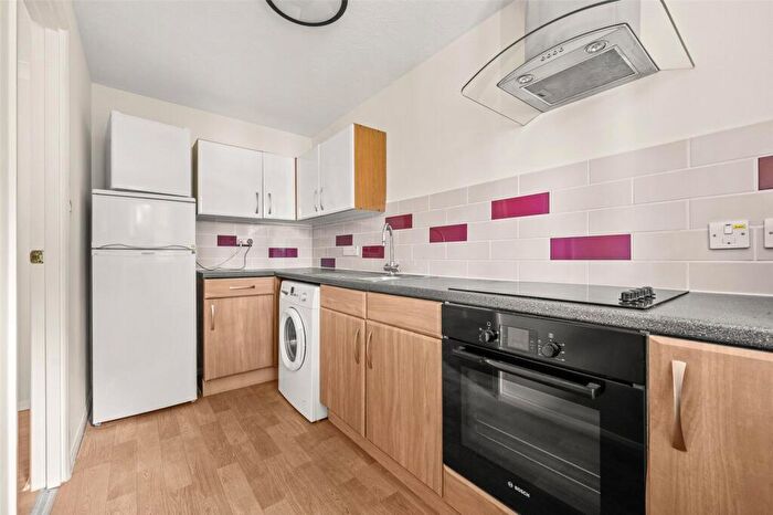 1 Bedroom Apartment For Sale In Townsend Close, Bracknell, Berkshire, RG12