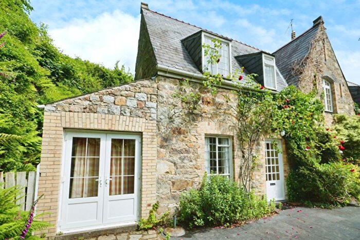 3 Bedroom Semi Detached House For Sale In Glynyweddw Estate, Llanbedrog, Gwynedd, LL53