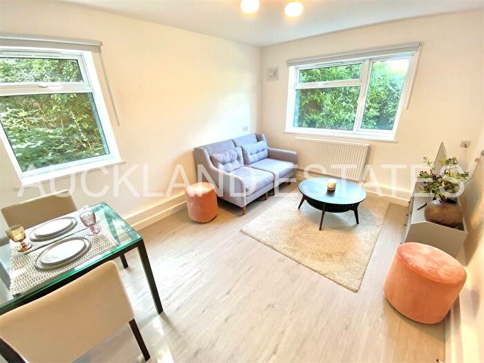 1 Bedroom Flat To Rent In Cranborne Close, Potters Bar, EN6