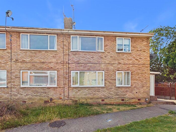 2 Bedroom Maisonette For Sale In Pinemount Road, Hucclecote, GL3