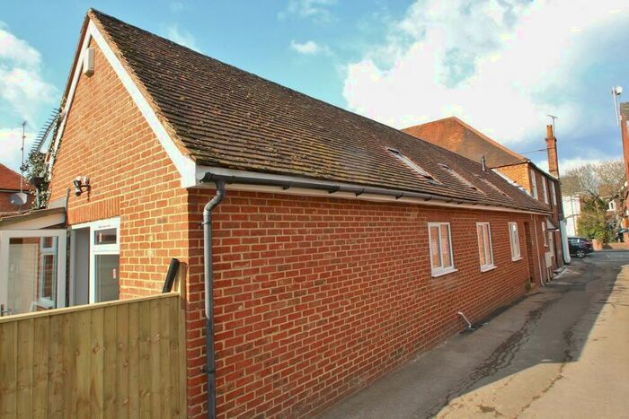 2 Bedroom Terraced Bungalow To Rent In Pangbourne, West Berkshire, RG8
