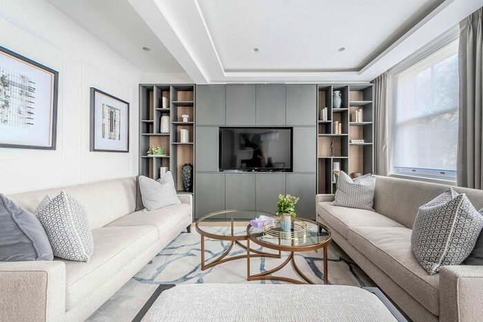 2 Bedroom Flat To Rent In Ennismore Gardens, Knightsbridge, London, SW7