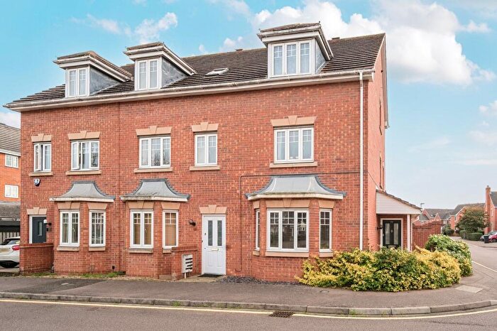 3 Bedroom Town House For Sale In Beaumont Road, Flitwick, MK45