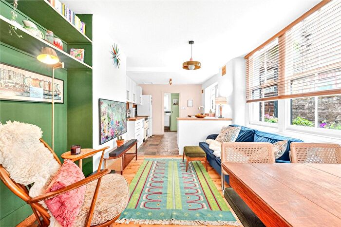 2 Bedroom Flat For Sale In Stainforth Road, Walthamstow, London, E17