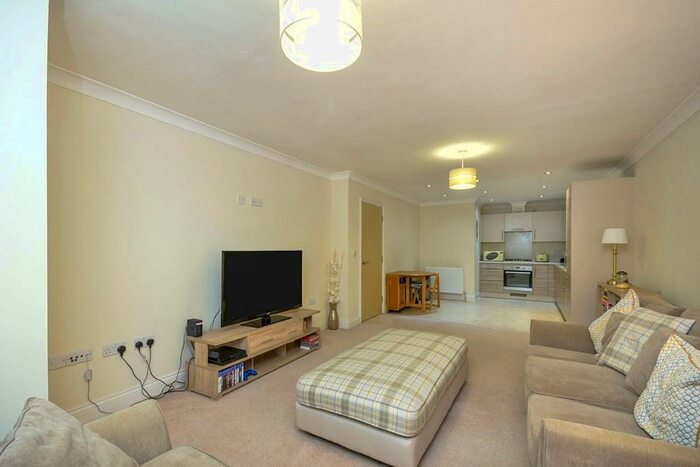 1 Bedroom Flat To Rent In Cedarwood Queens Avenue, Maidstone, Kent, ME16