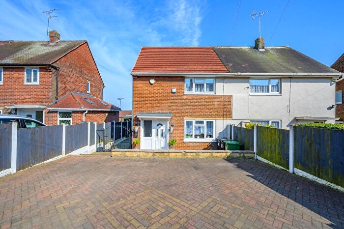 3 Bedroom Semi-Detached House For Sale In Springbank Road, Leeds, LS27