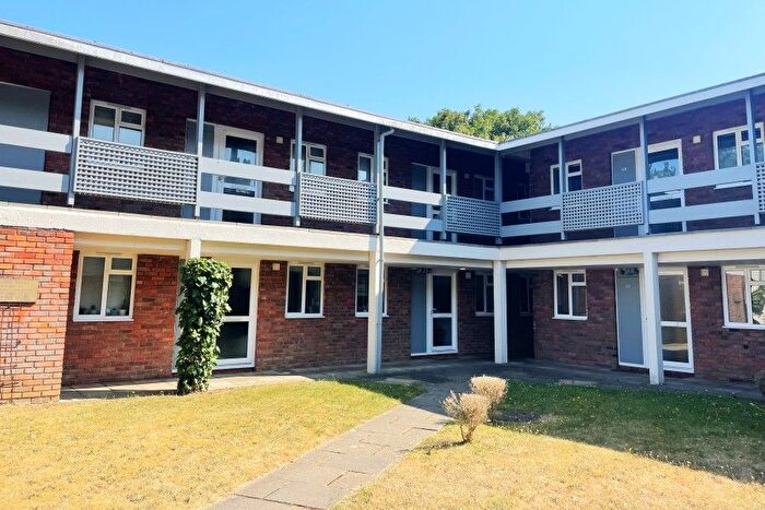 1 Bedroom Flat To Rent In Mathon Lodge Cross, Guildford, GU1