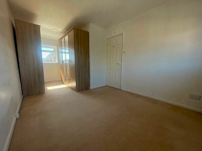 3 Bedroom Detached House For Sale In Owl End Walk, Yaxley, PE7