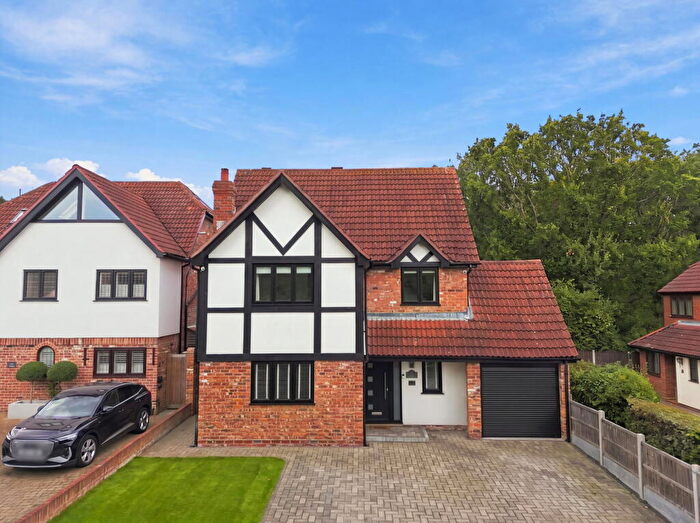 4 Bedroom Detached House For Sale In The Lindens, Langdon Hills, SS16
