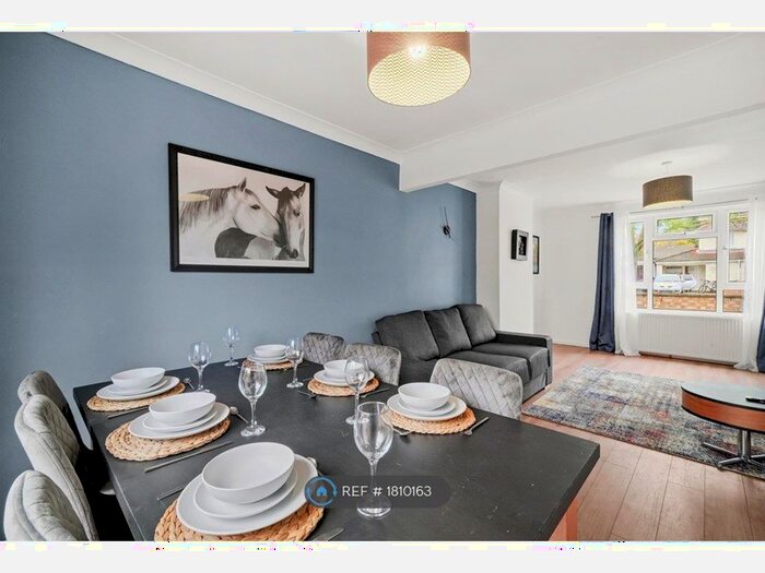 3 Bedroom Semi-Detached House To Rent In Peverel Road, Cambridge, CB5