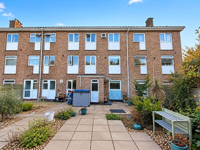 2 Bedroom Maisonette For Sale In Qarry Crescent, Fairwater, Cardiff, CF5
