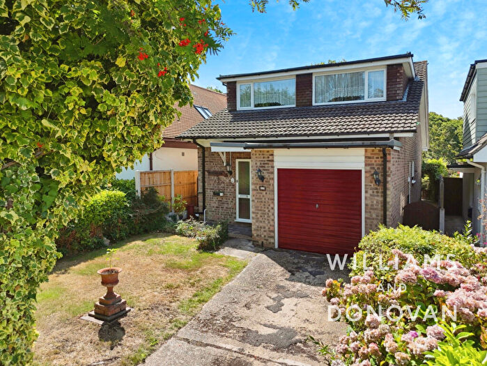 3 Bedroom Detached House For Sale In Hermitage Close, Thundersley, SS7