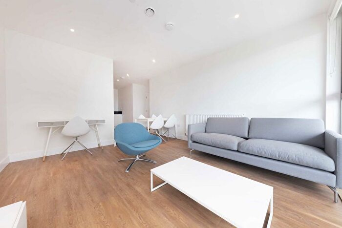 2 Bedroom Flat To Rent In Green Street, London, NW10