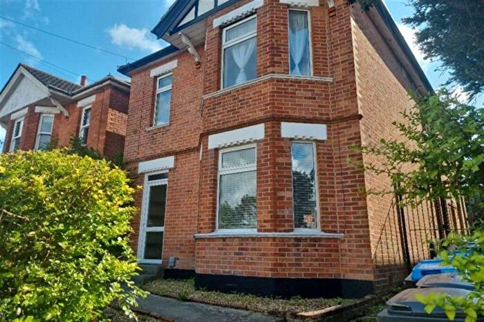 6 Bedroom House To Rent In Bedroom Detached House In Winton, BH9