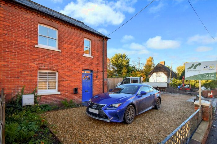 4 Bedroom Semi-Detached House To Rent In London Road, Devizes, Wiltshire, SN10