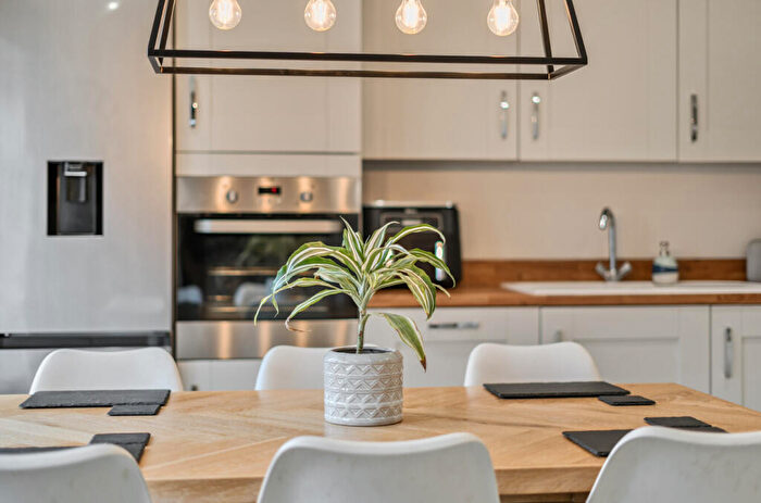 3 Bedroom Semi Detached House For Sale In Luckett Close, Faringdon, Oxfordshire, SN7