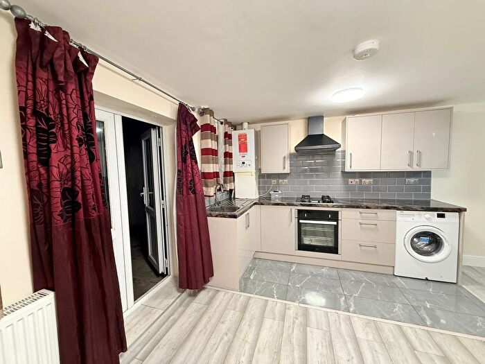 2 Bedroom Detached House To Rent In Ilford, IG1
