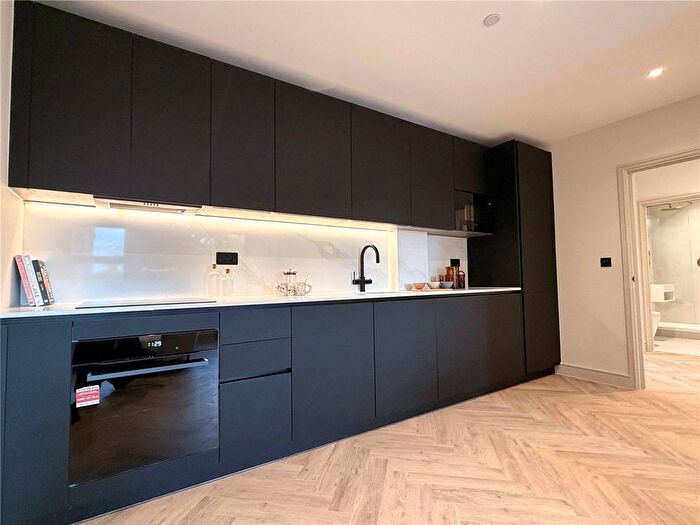 1 Bedroom Flat For Sale In High Street, Crowthorne, RG45