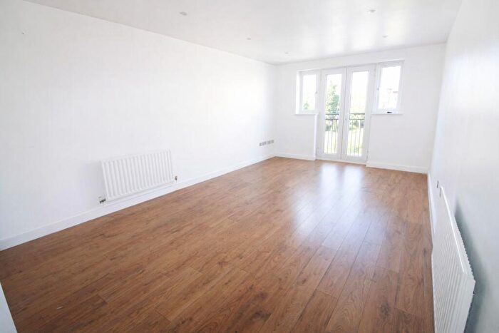 2 Bedroom Flat To Rent In Foundry Gate, Waltham Cross, EN8