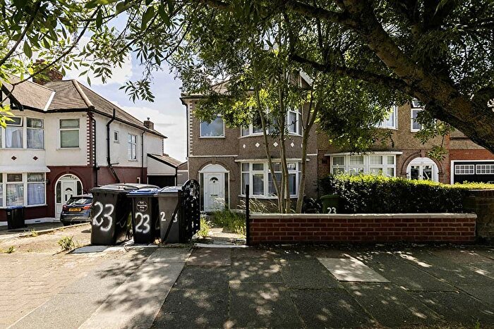 4 Bedroom Semi-Detached House To Rent In Dollis Hill Lane, Dollis Hill, NW2