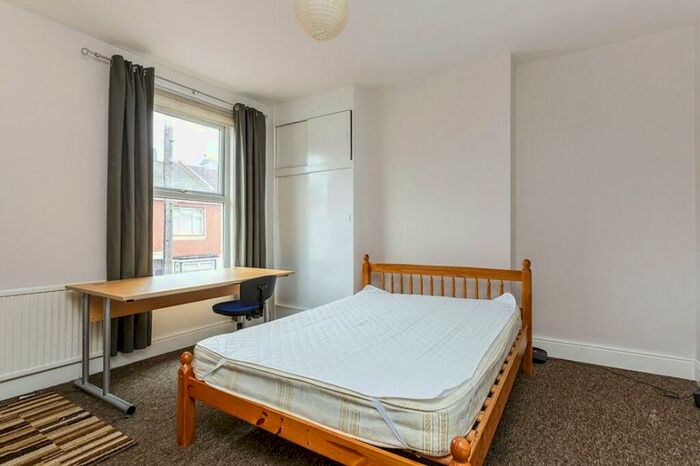 4 Bedroom House To Rent In Mafeking Road, Southsea, Hampshire, PO4