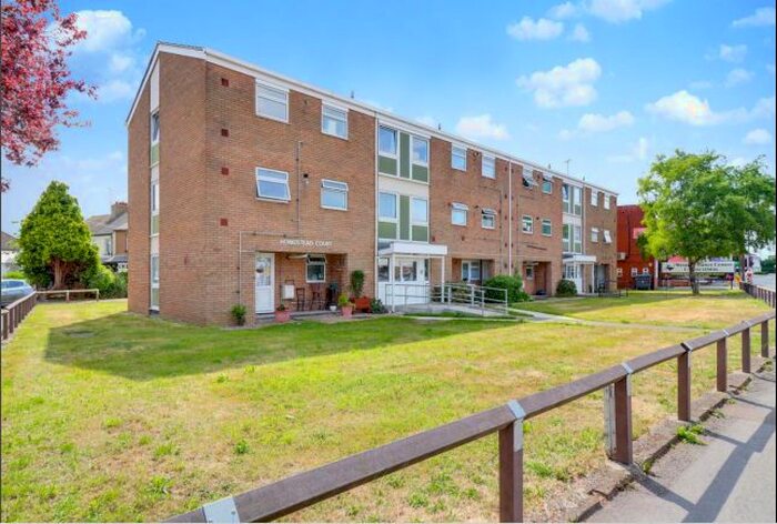 2 Bedroom Flat To Rent In High Street, Hadleigh, Benfleet SS7