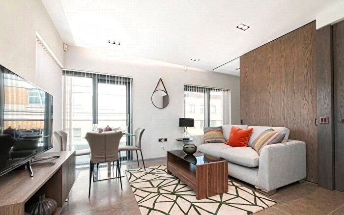3 Bedroom Flat To Rent In Babmaes Street, St James, London, SW1Y