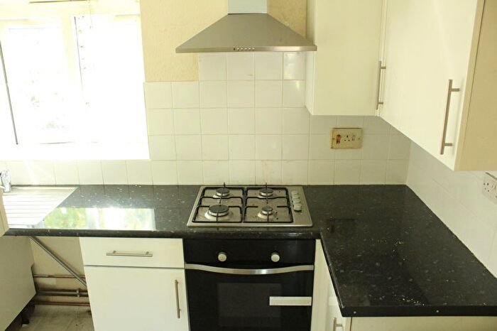 1 Bedroom Flat To Rent In Weir Hall Avenue, London, N18