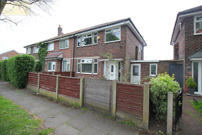 3 Bedroom End Of Terrace House For Sale In Woodbridge Road, Flixton, M41