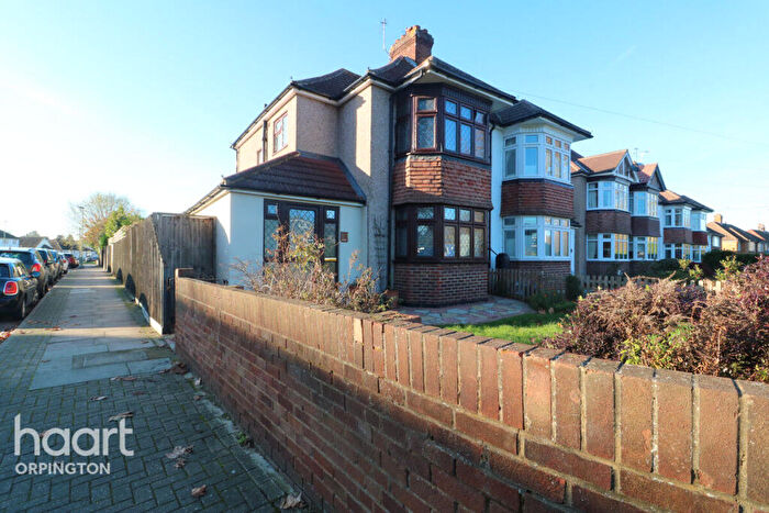 3 Bedroom Semi Detached House For Sale In Cray Avenue, Orpington, BR5