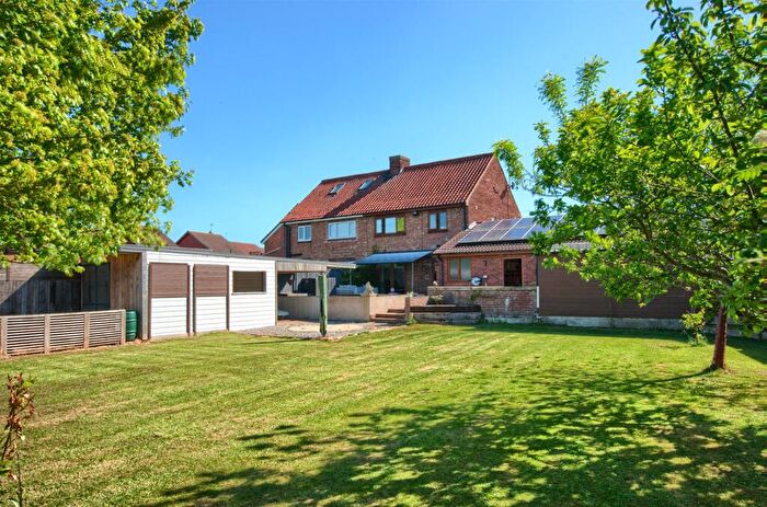 3 Bedroom Semi-Detached House For Sale In Pilmar Lane, Roos, HU12