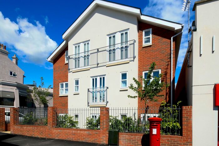 2 Bedroom Flat To Rent In Worplesdon Road, Guildford, GU2