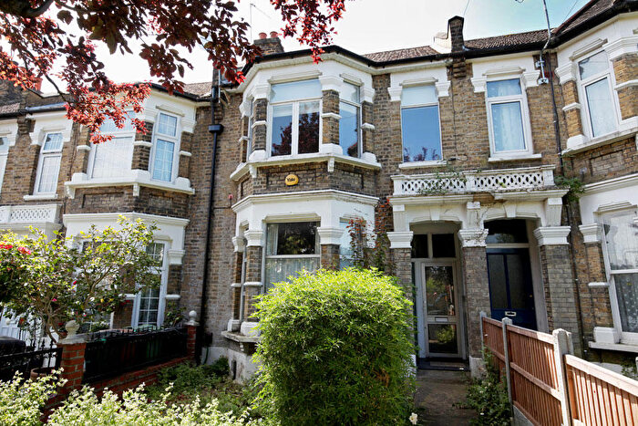 2 Bedroom Flat To Rent In Wallwood Road, Upper Leytonstone, E11