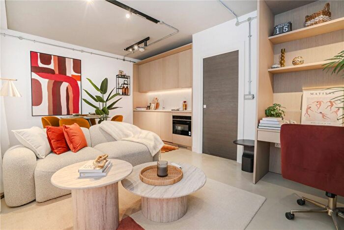 1 Bedroom Flat For Sale In Victoria Villas, Richmond, TW9