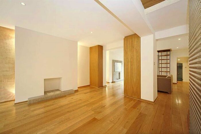 2 Bedroom Flat To Rent In Clarendon Gardens, Little Venice, Maida Vale, London, W9