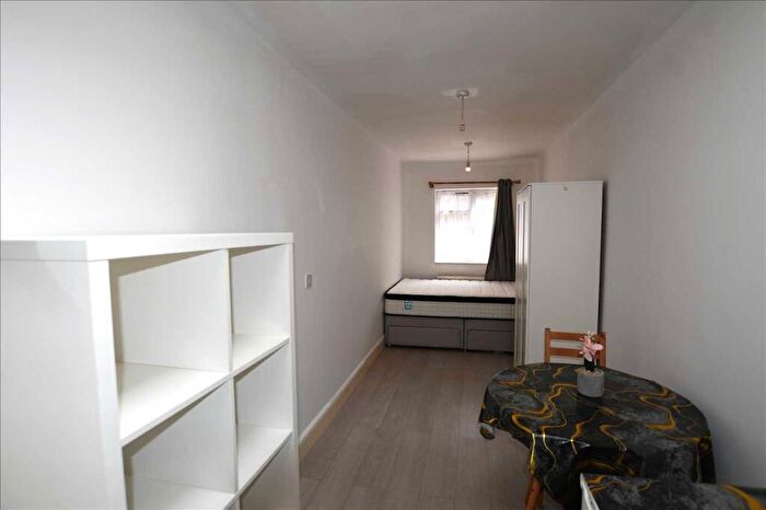 Studio To Rent In Chalfont Road, London, N9