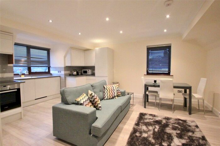 2 Bedroom Flat To Rent In Orchard Lodge, Woodside Grove, London, N12