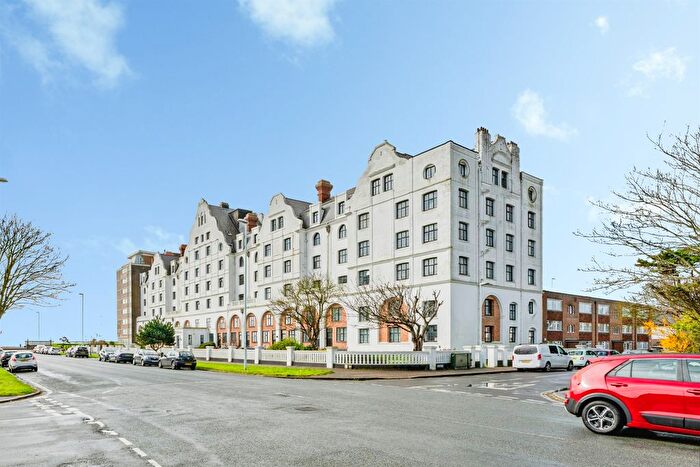 1 Bedroom Flat For Sale In Grand Avenue, Worthing, BN11