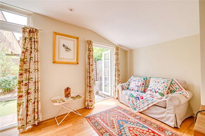 2 Bedroom Flat For Sale In Stephendale Road, London, SW6