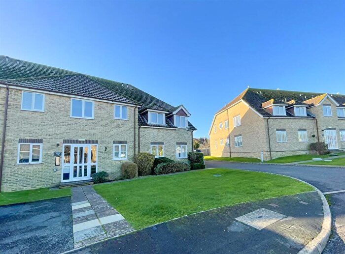 2 Bedroom Flat To Rent In Honeycrag Close, Polegate, BN26