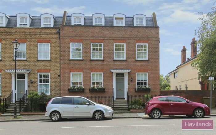 2 Bedroom Maisonette To Rent In The Green, London, N21