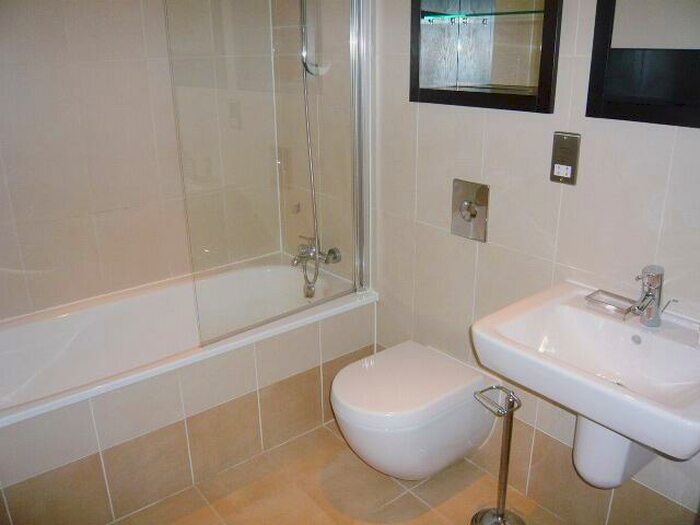 2 Bedroom Apartment To Rent In Mackenzie House Leeds Dock City Centre, LS10