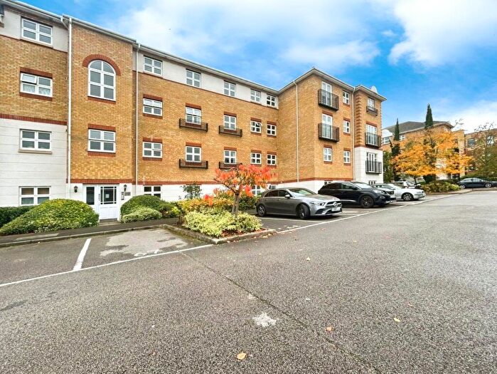 2 Bedroom Apartment For Sale In Ogden Park, Bracknell, Berkshire, RG12