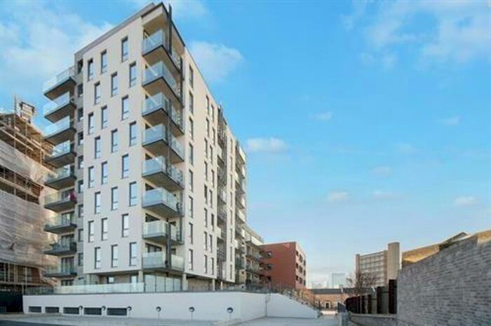 Studio To Rent In Salcombe Court St. Ives Place London, E14